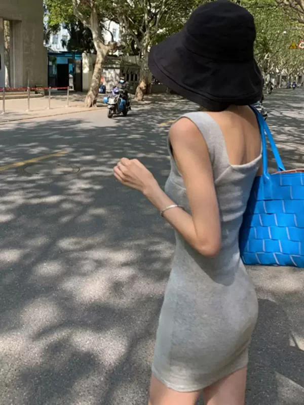 灰色秋冬內搭背心吊帶裙：圖片 2